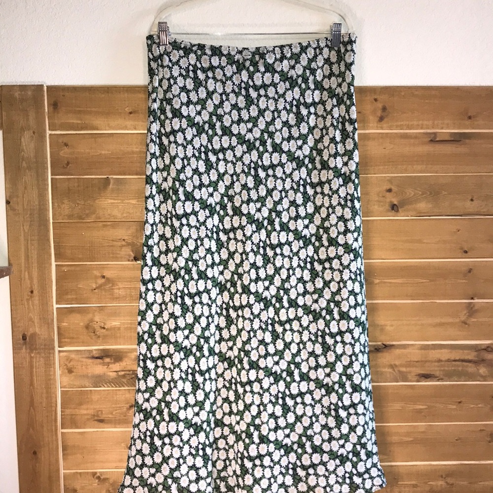 Jones New York sunflower long maxi skirt. Rayon and polyester size 14